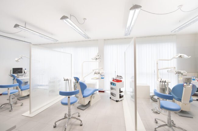 Area di cura dello studio dentistico Casali Fornaciari con tre postazione