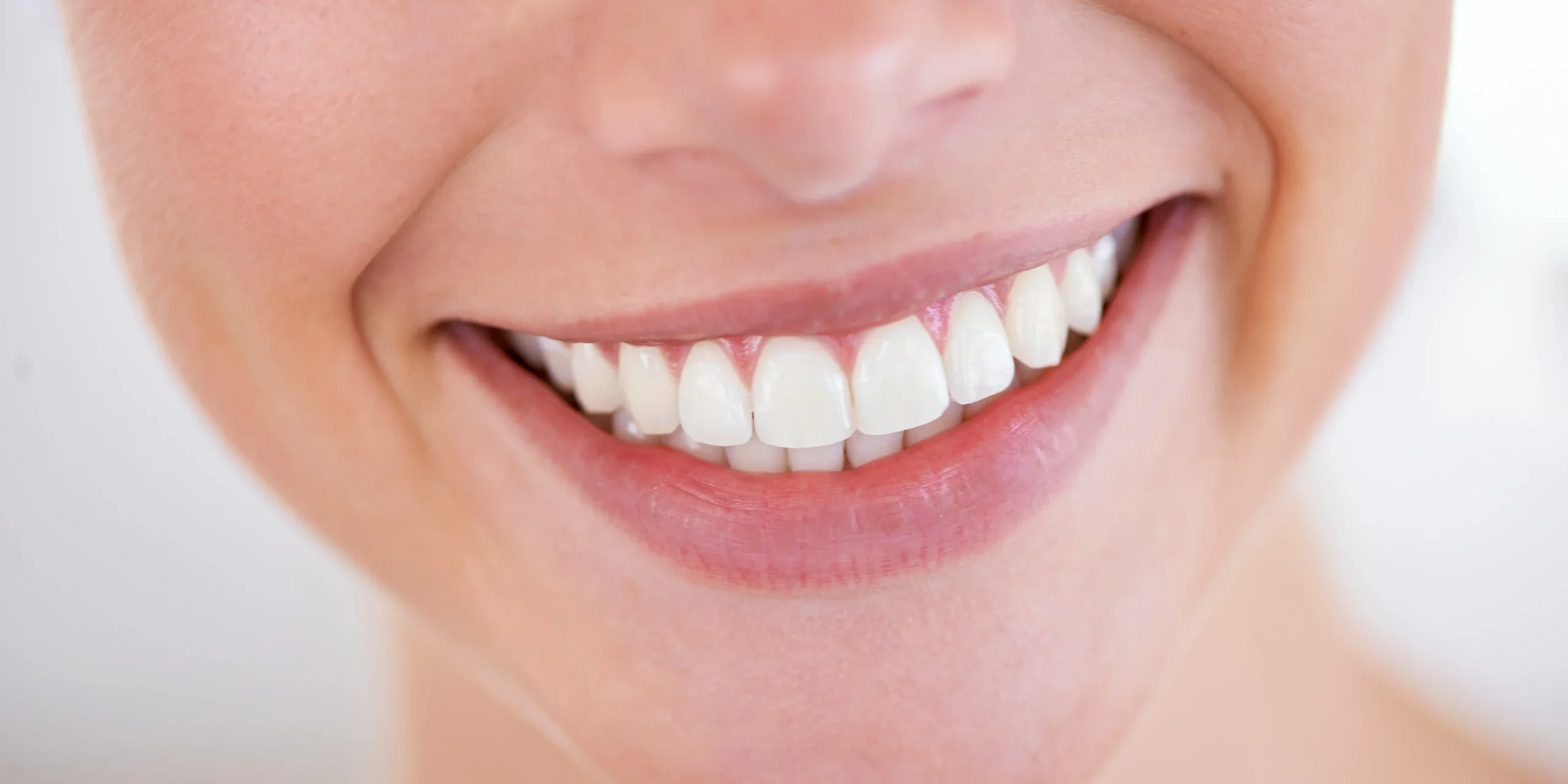 does-she-brush-her-teeth-5-times-a-day-close-up-o-2025-04-06-12-51-25-utc sorriso